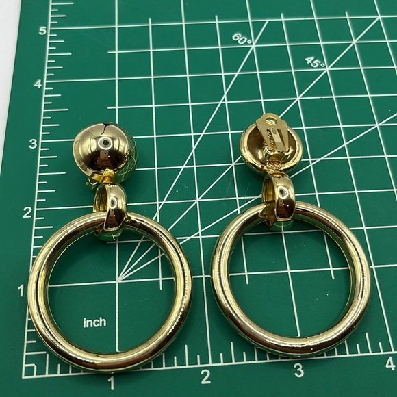 Vintage Hoop Clip on Earrings Gold Tone Large Statement 70’s Style - Picture 12 of 13
